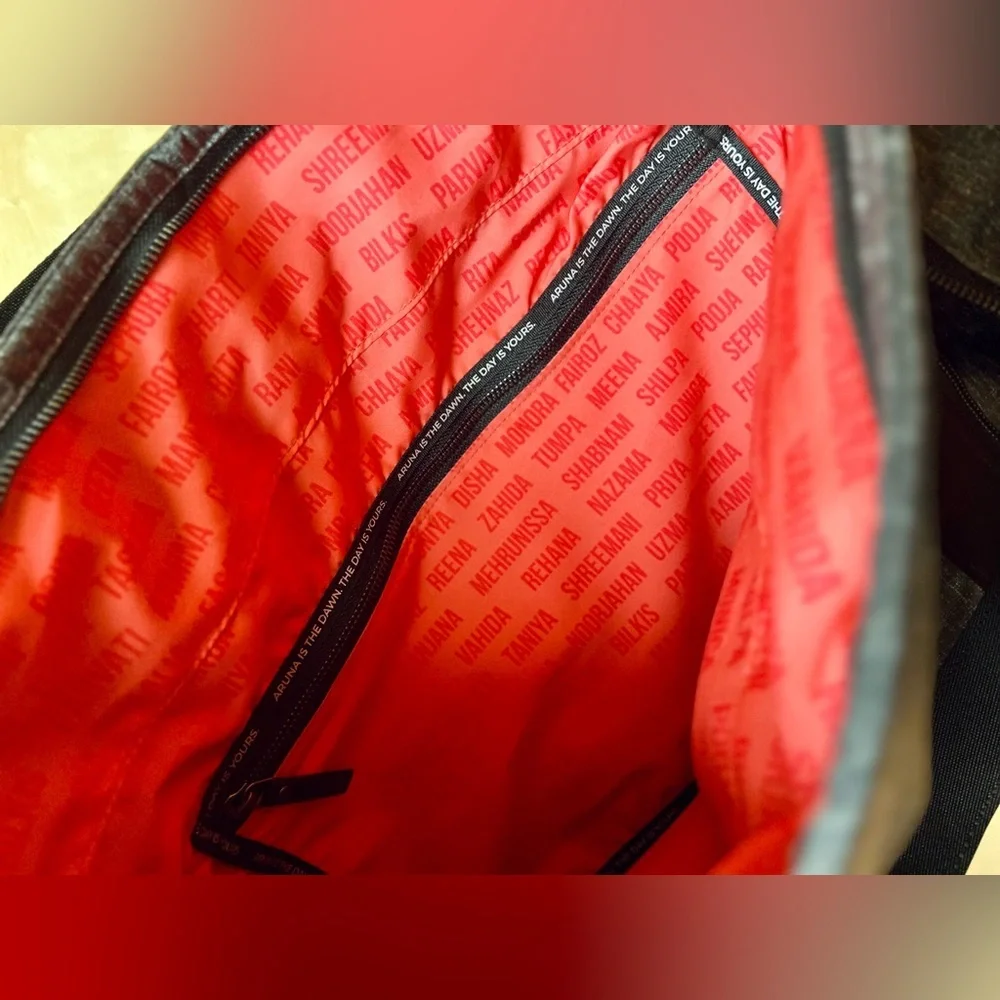 Aruna Aamina Yoga Tote in Charcoal with red lining gym bag beach bag - Picture 8 of 10